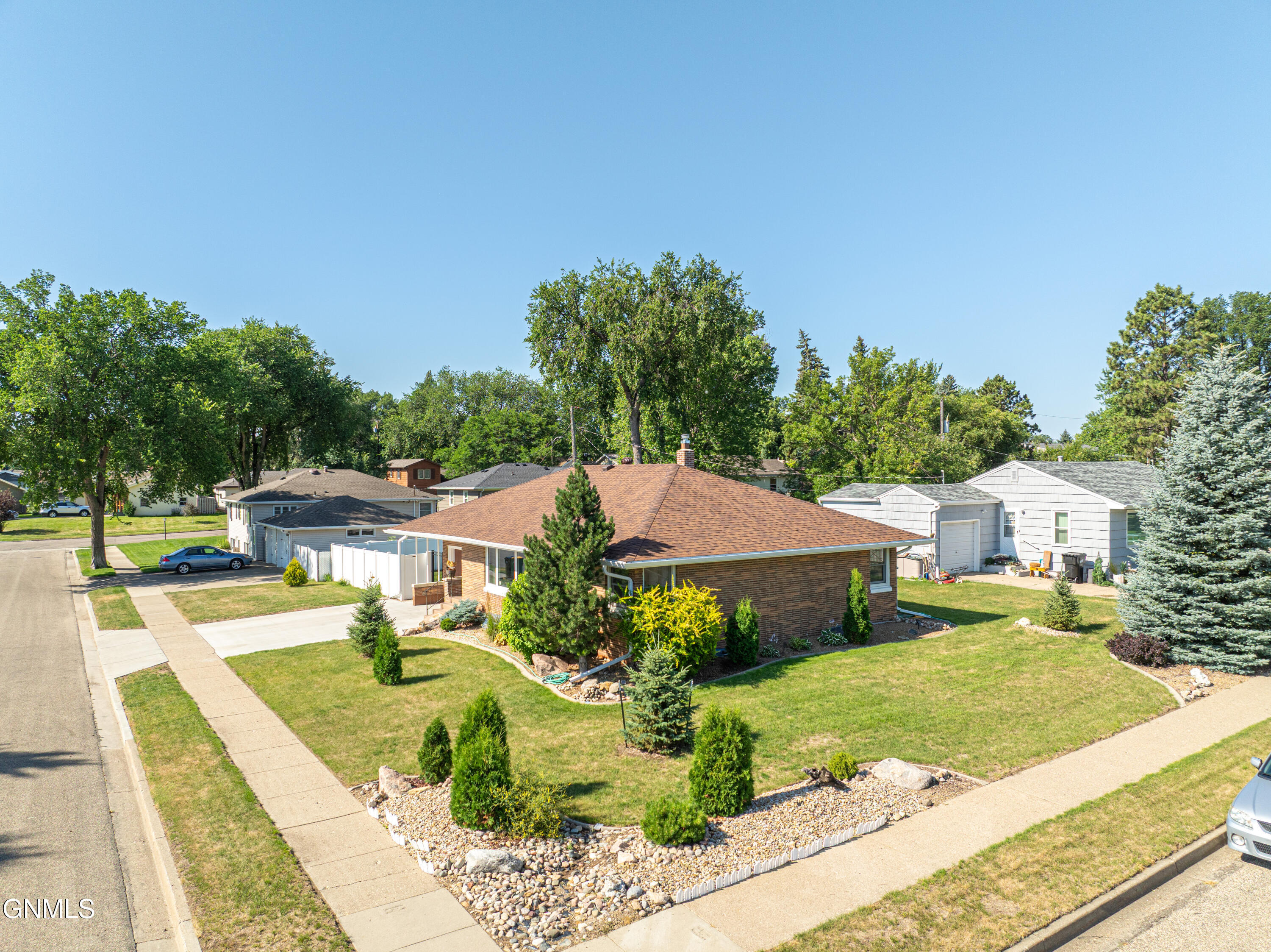 Property Photo: 1110 N 1st Street ND 58501