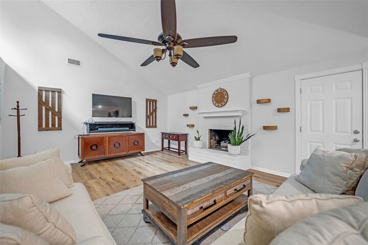 Property Photo: 1018 Apache Falls Drive TX 77450