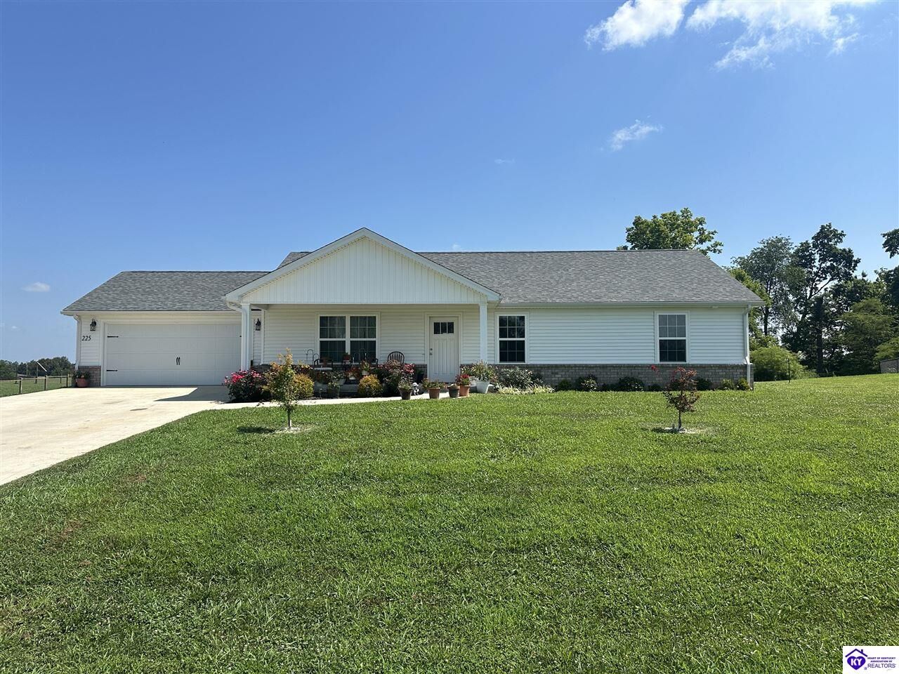 Property Photo:  225 Shelbi Dr  KY 40142 