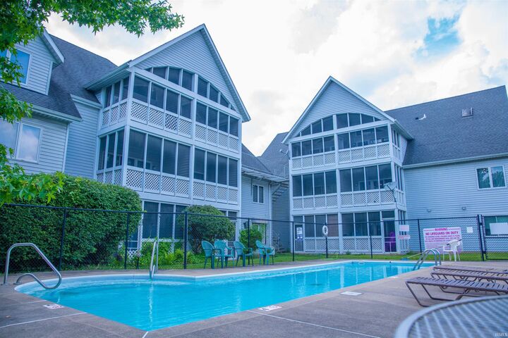 Property Photo:  1376 S College Mall Road  IN 47401-6100 