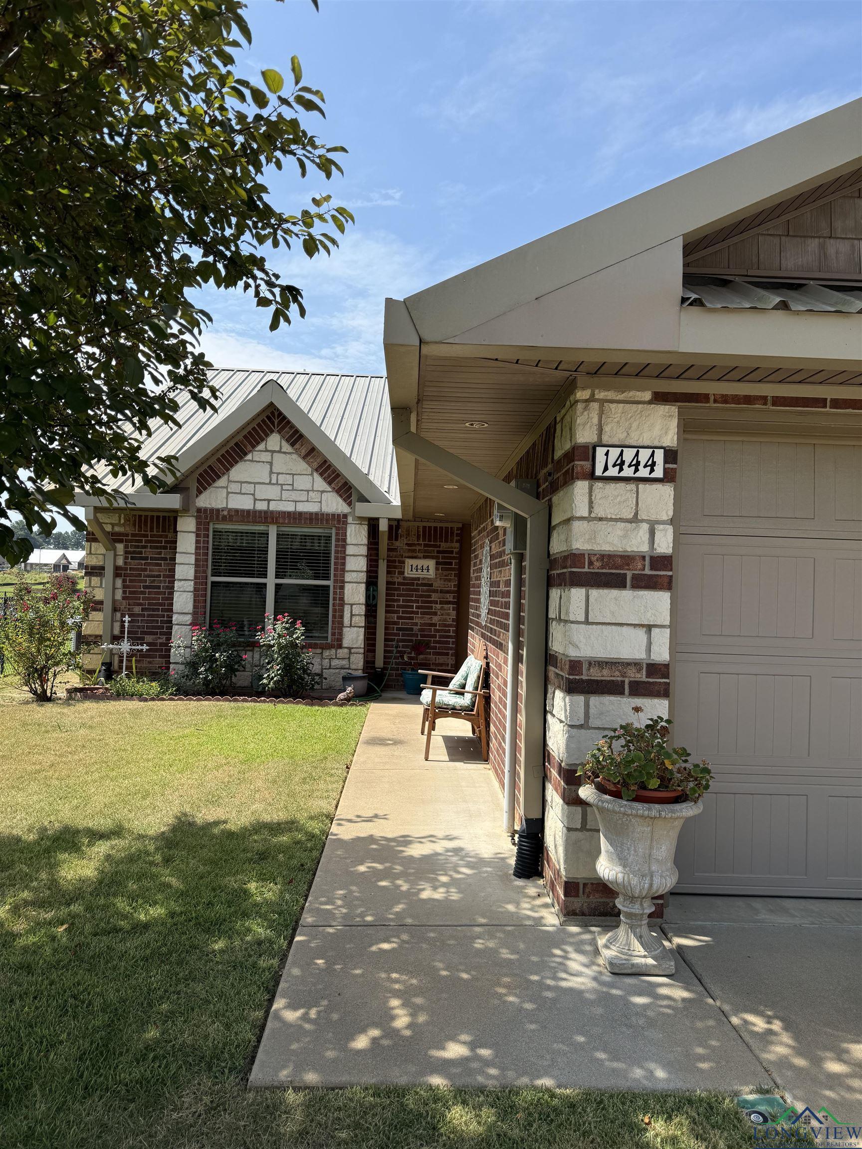 Property Photo: 1444 Garner Ln TX 75605