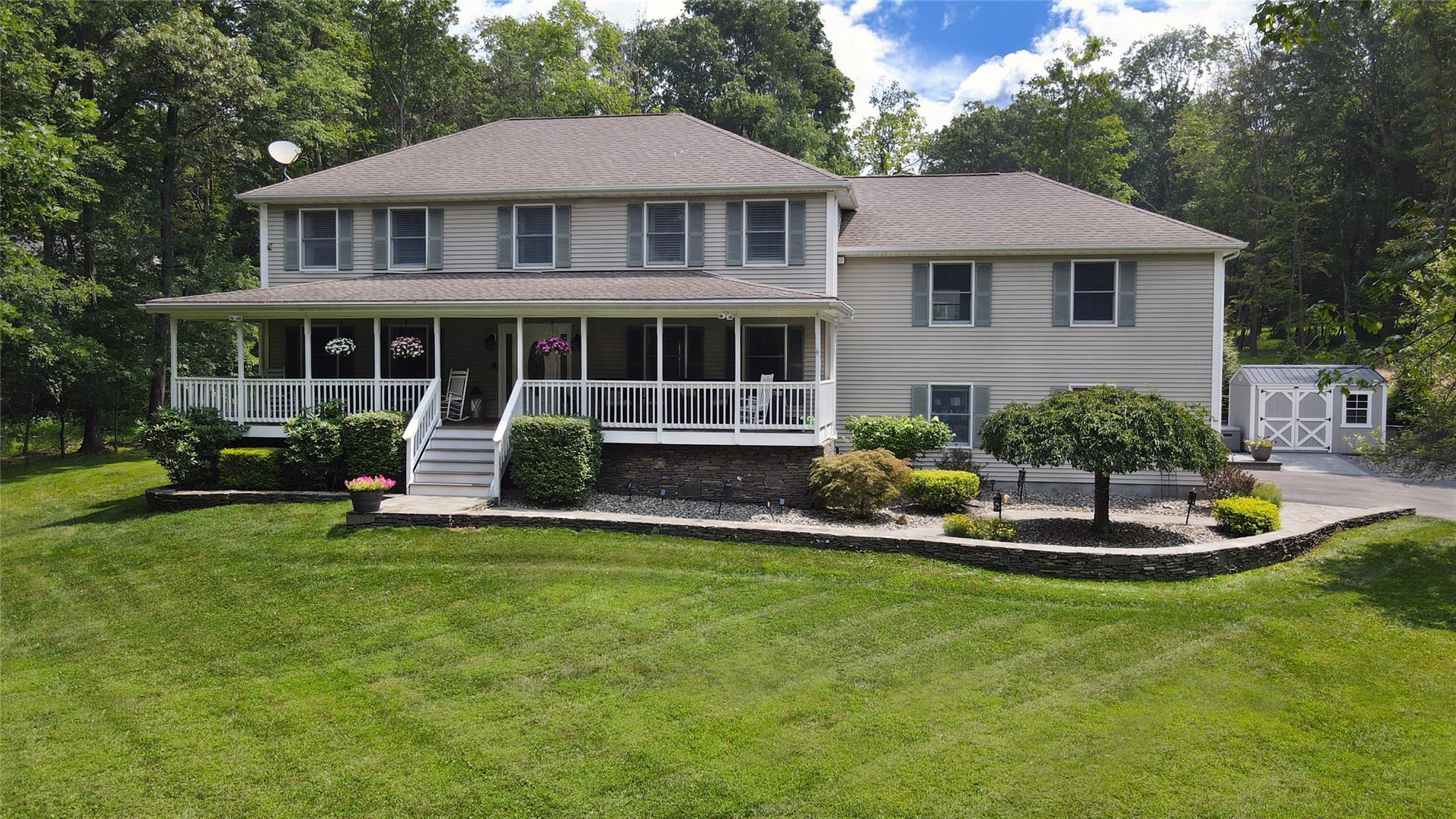 Property Photo:  5 Rosell Court  NY 12540 