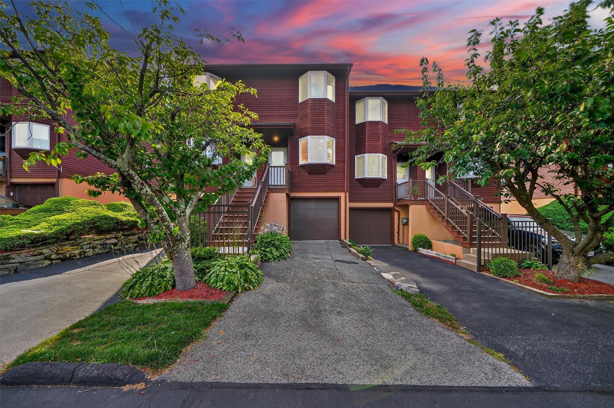 Property Photo:  27 Knoll View  NY 10562 