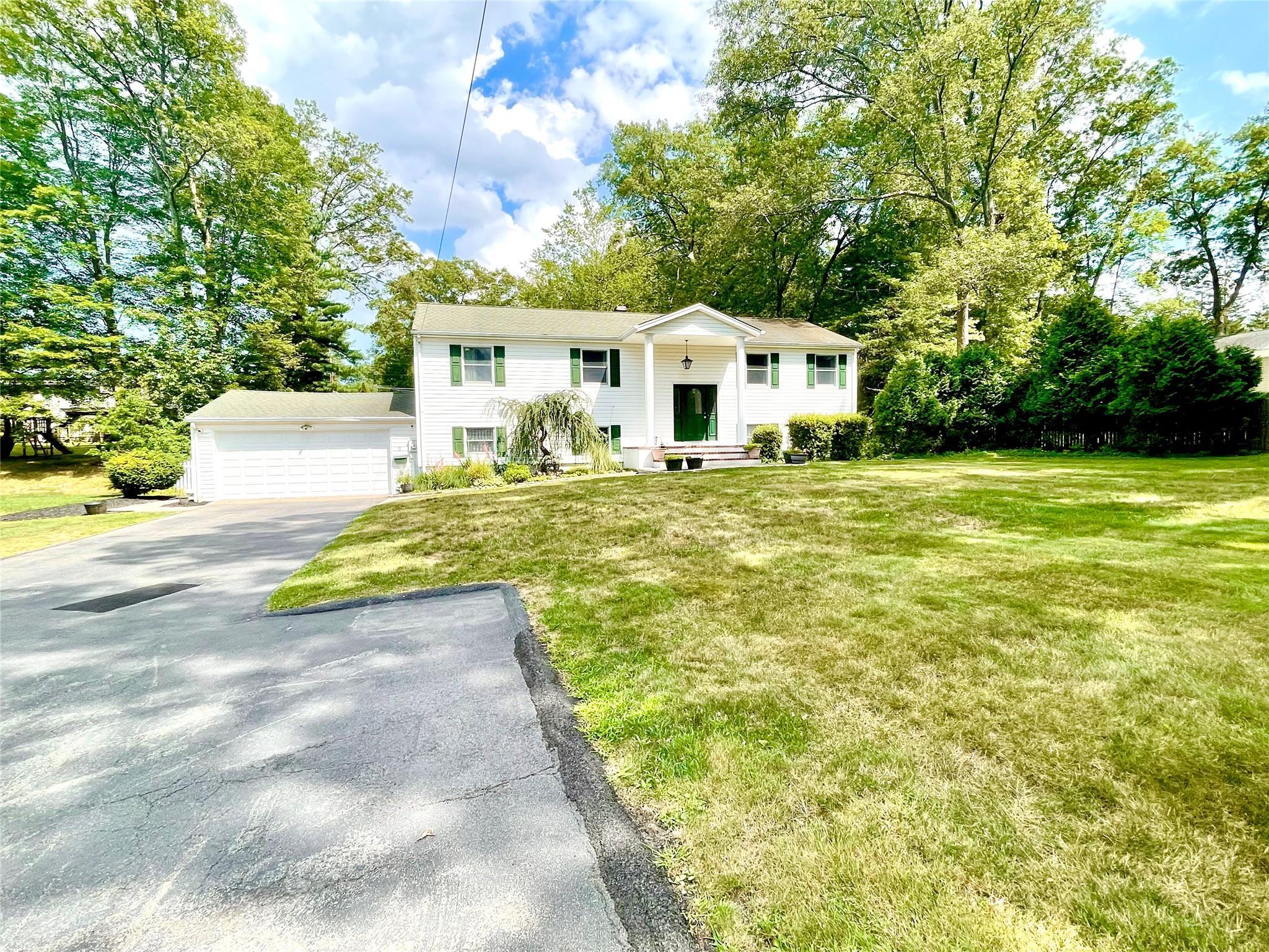 Property Photo:  5 Renwood Court  NY 10956 