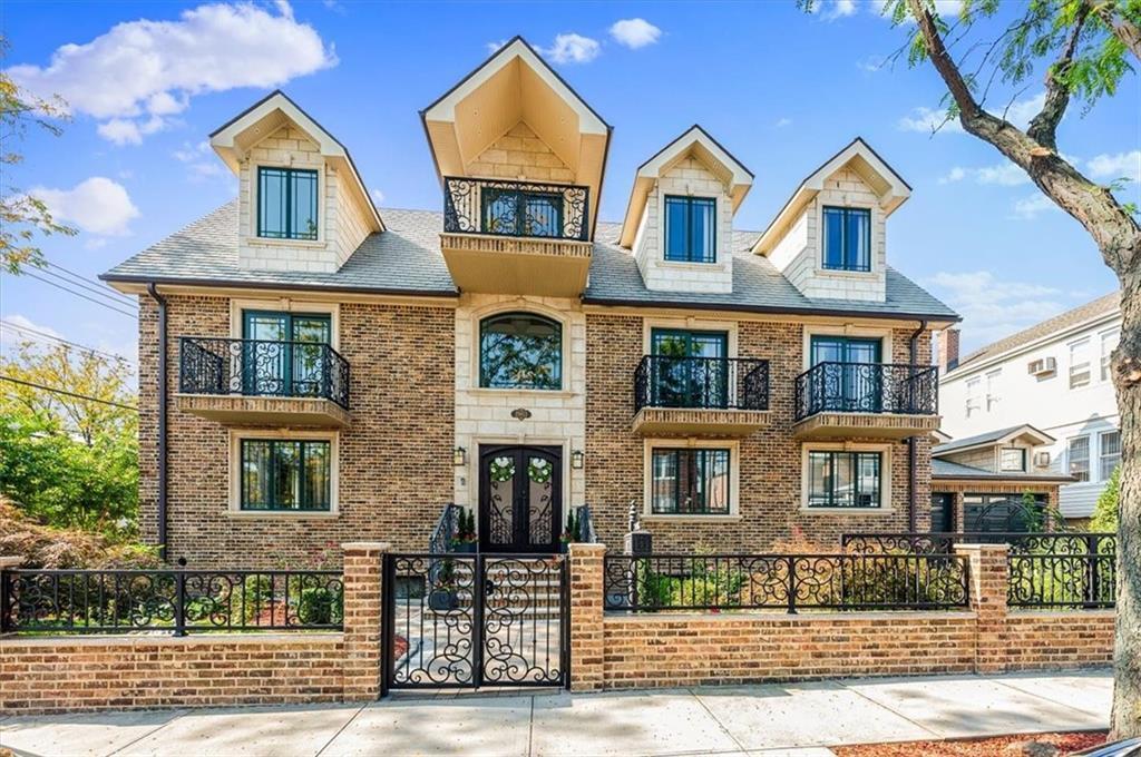 Property Photo: 1903 Tomlinson Avenue NY 10461