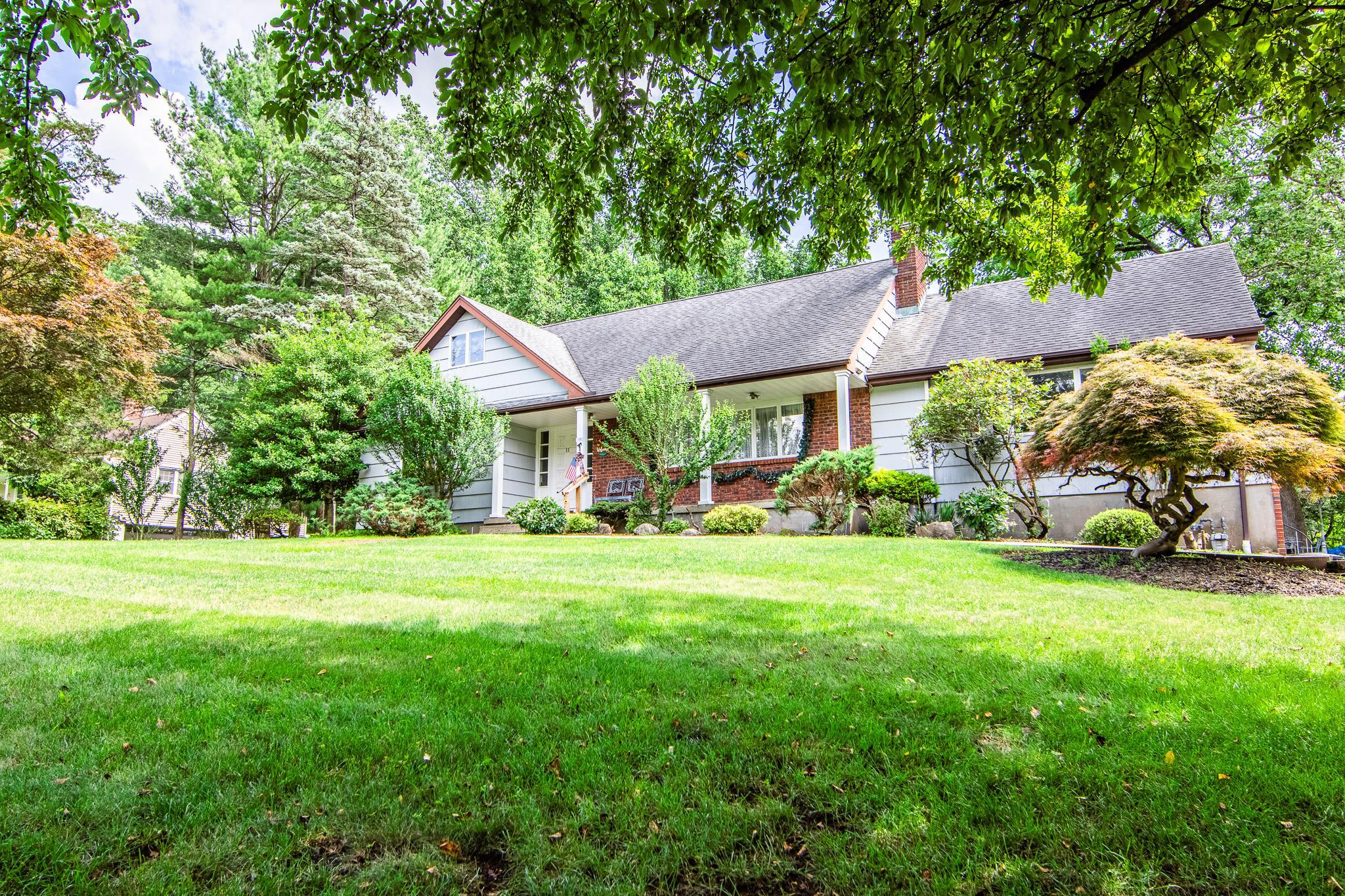 Property Photo:  11 Hillside Court  NY 10901 