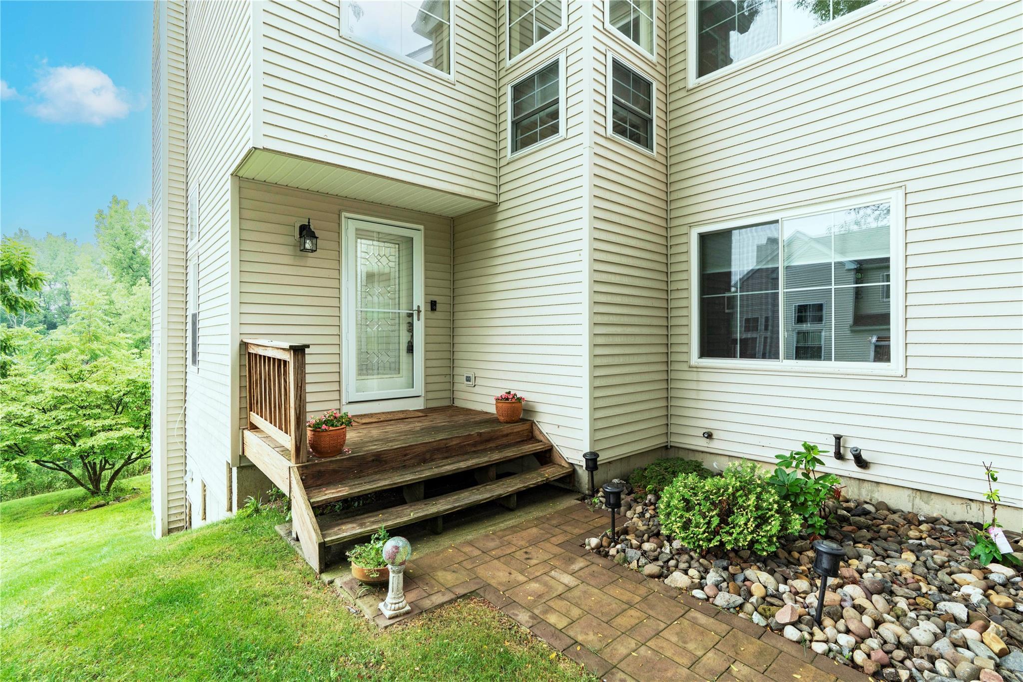 Property Photo:  8 Skidmore Road  NY 12570 