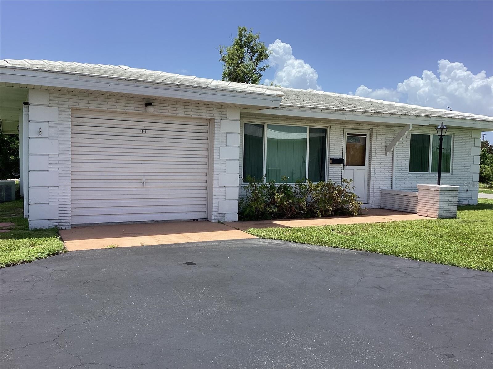 Property Photo:  8961 Abbey Court  FL 34287 