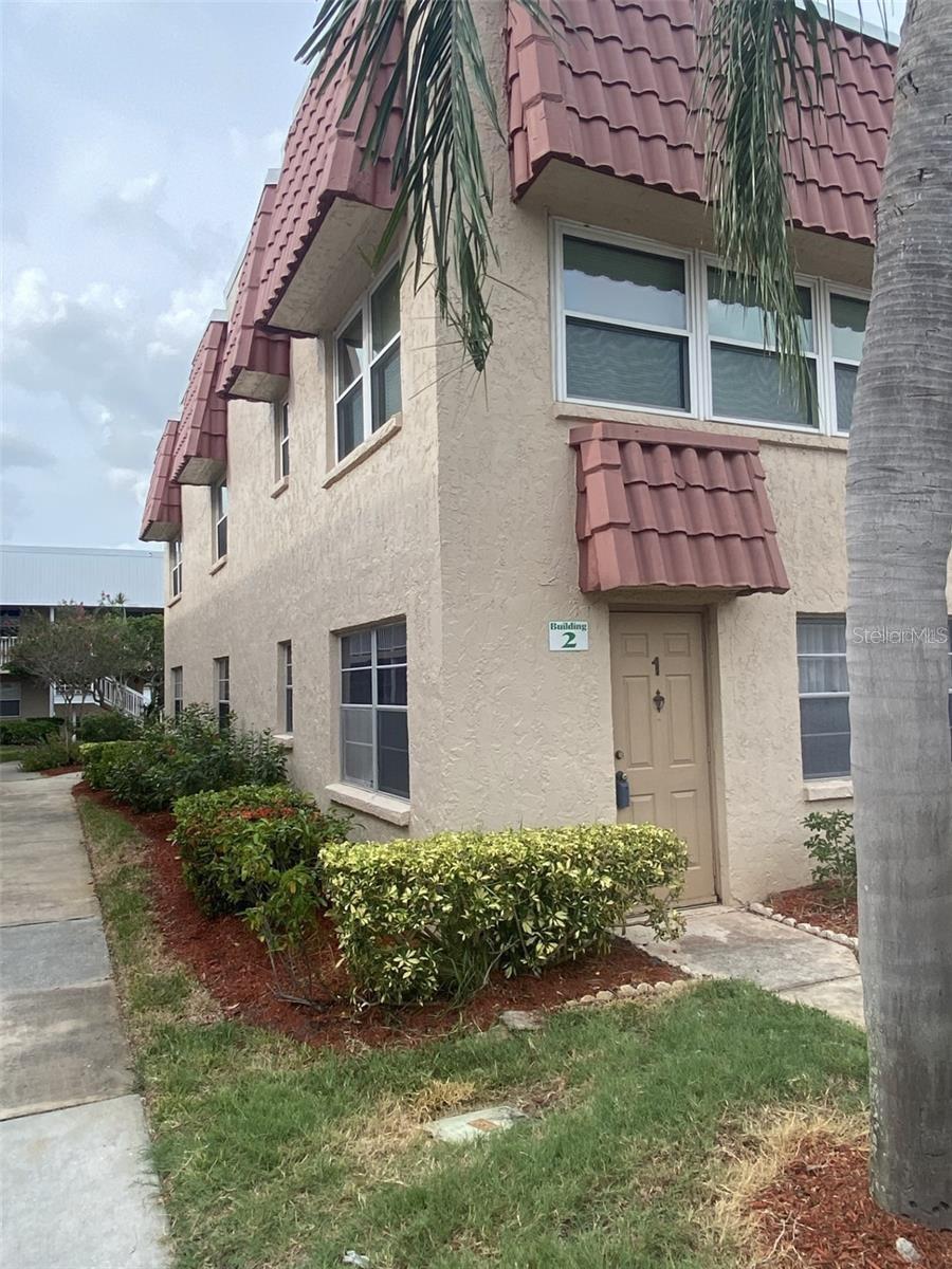 Property Photo: 10033 64th Avenue N 1 FL 33708