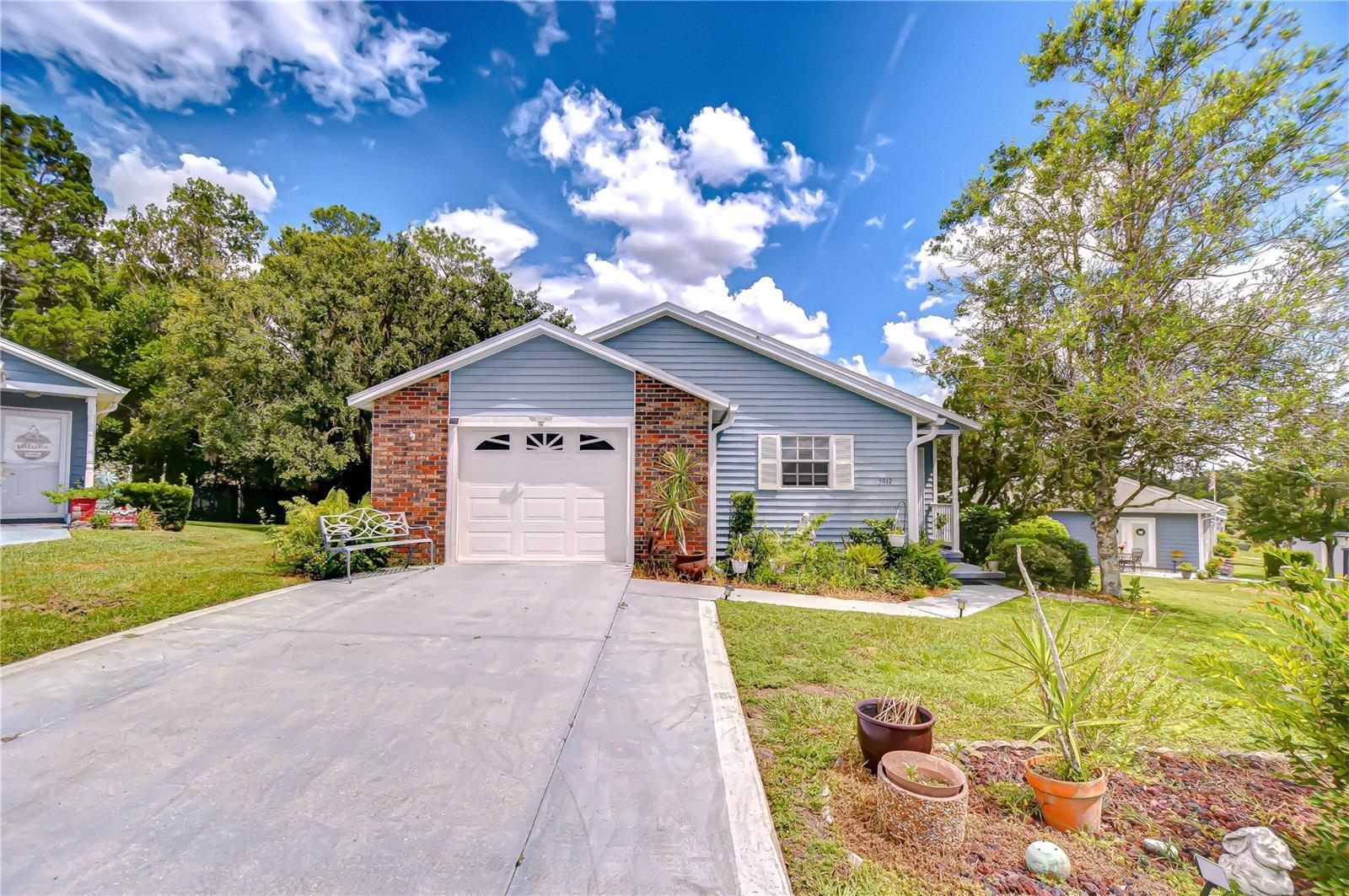 Property Photo: 5912 Newberry Court FL 33542