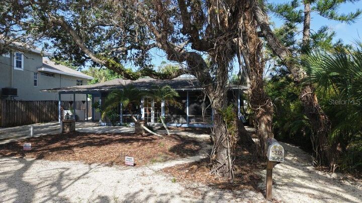 Property Photo:  5222 Winding Way  FL 34242 