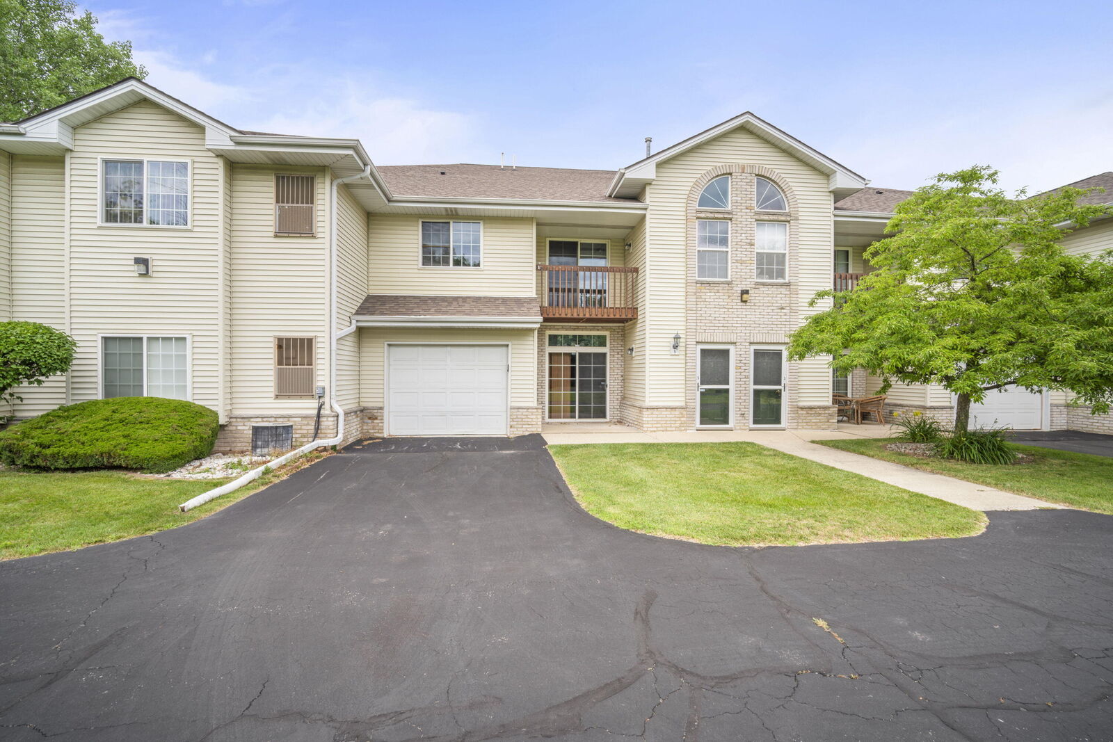 Property Photo:  6115 S Creekside Dr 5  WI 53110 