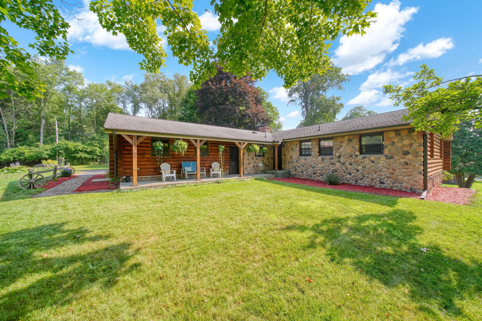 Property Photo:  2933 Robinson Road  MI 49203 