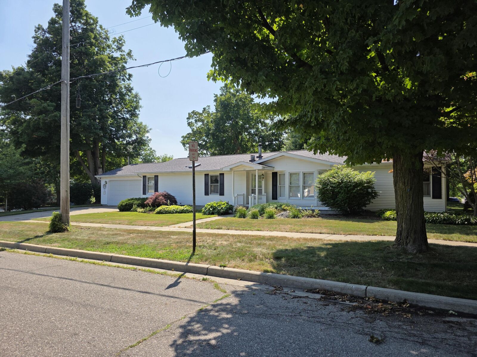 Property Photo:  121 N Decker Avenue  MI 49412 