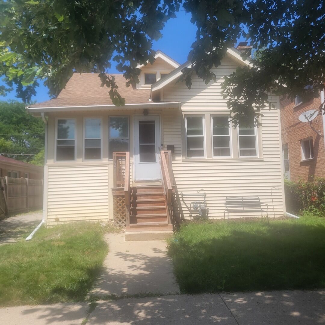 Property Photo:  2211 Foster Street  IL 60201 