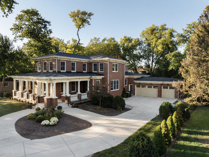 Property Photo:  326 E Central Road  IL 60005 