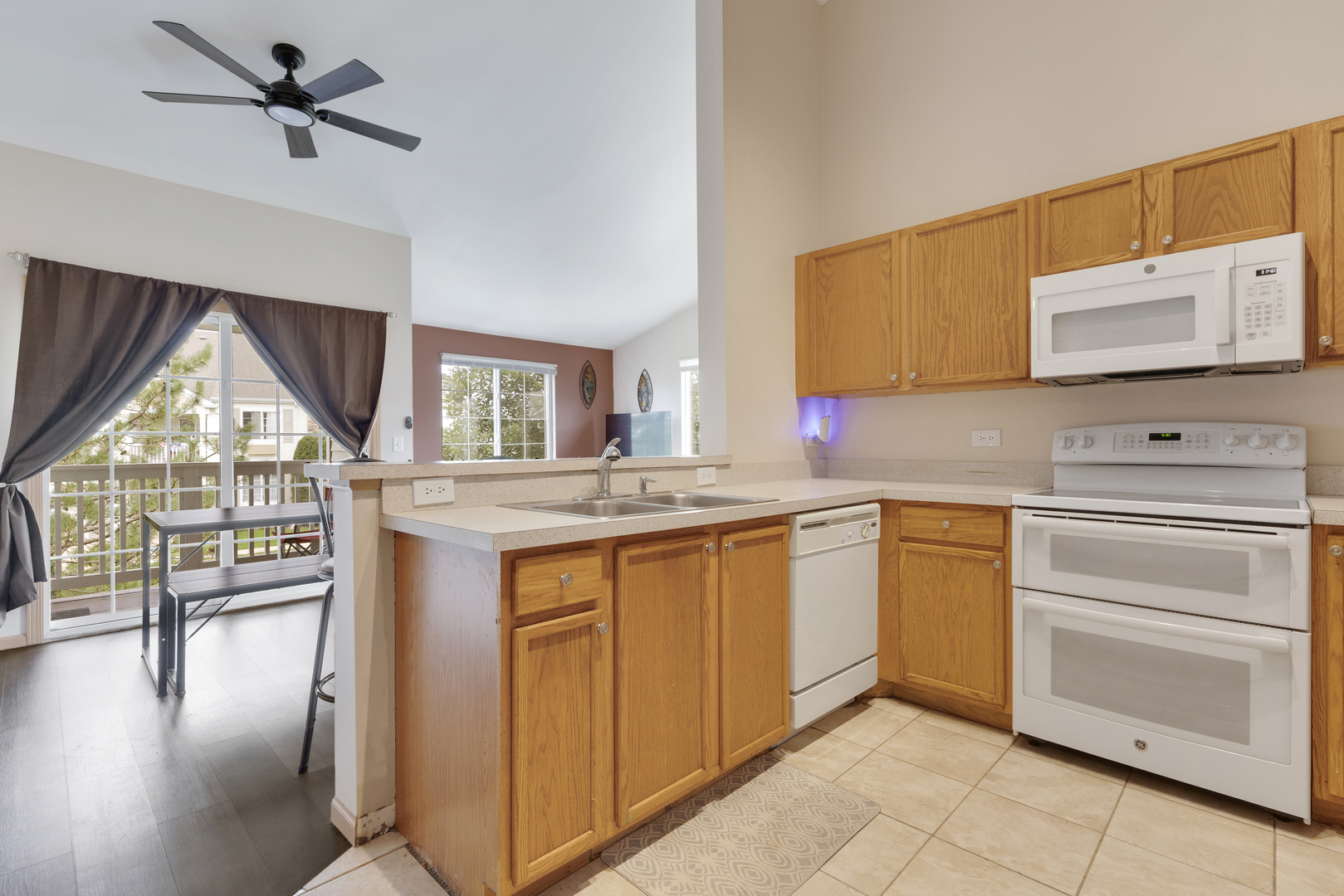 Property Photo: 2125 Silverstone Drive 2113 IL 60110