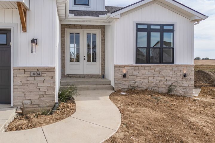 Property Photo:  1004 Mount Carmel Road  IL 61705