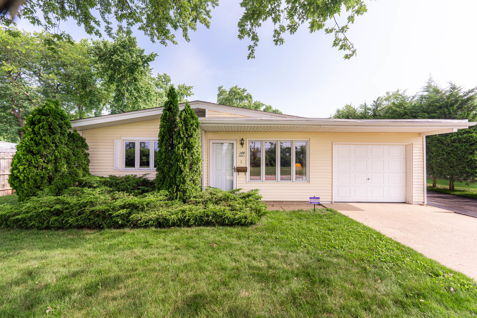 311 Kingswood Drive  North Aurora IL 60542 photo