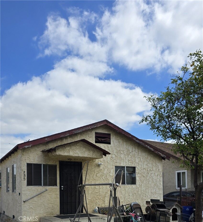Property Photo:  233 E 105th Street  CA 90003 
