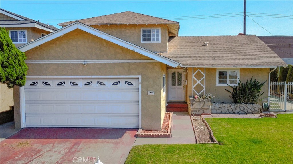 Property Photo:  1702 E Bach Street  CA 90745 
