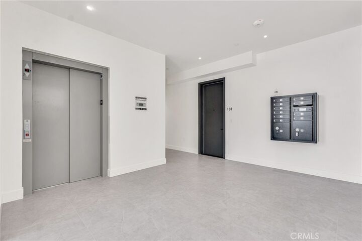 Property Photo:  848 N. Hayworth 303  CA 90046 