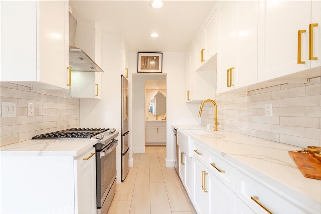 Property Photo:  1360 W Lambert Road 101  CA 90631 