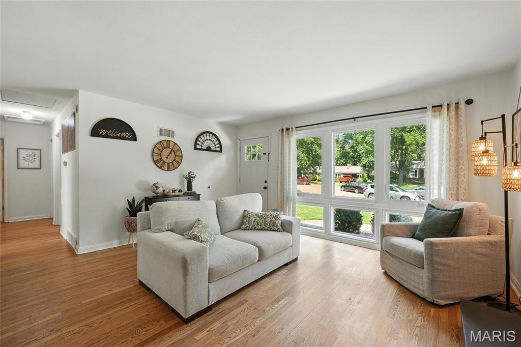 Property Photo: 645 Huntwood Lane MO 63122
