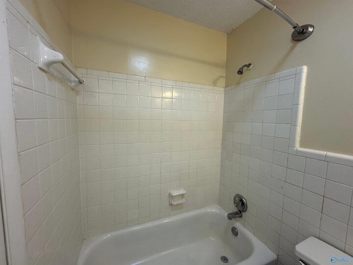 4221 Tawannah Circle E  Hokes Bluff AL 35903 photo