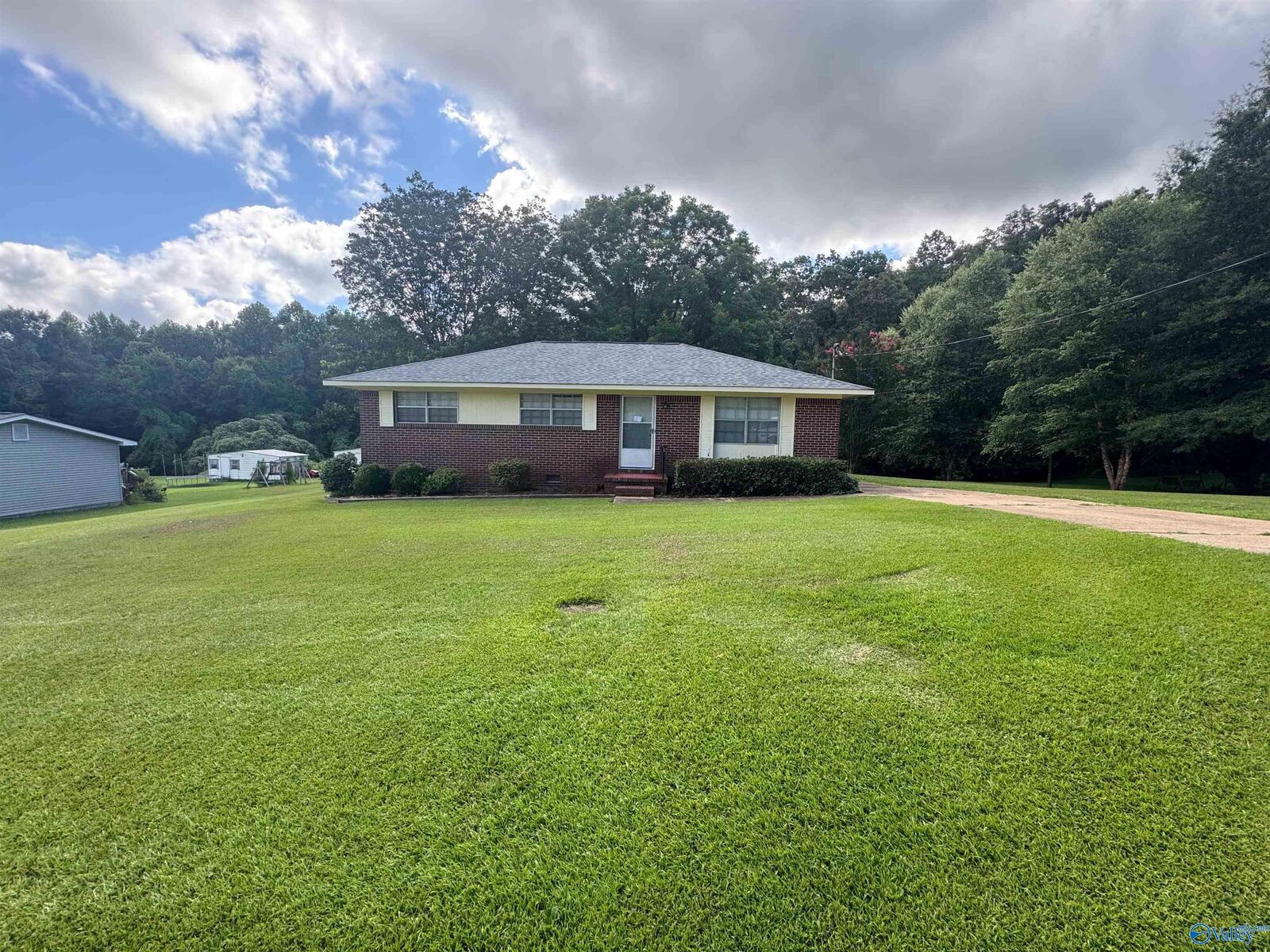 Property Photo: 4221 Tawannah Circle E AL 35903