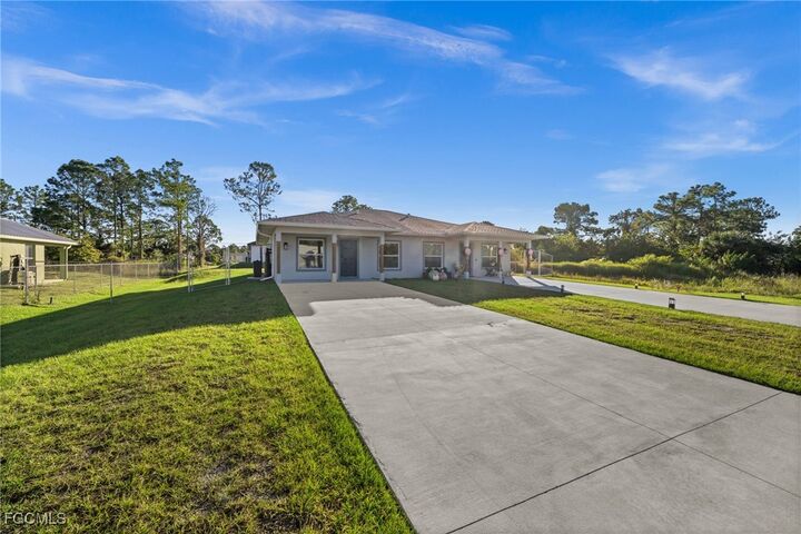 Property Photo:  915 Graystone Avenue  FL 33974 