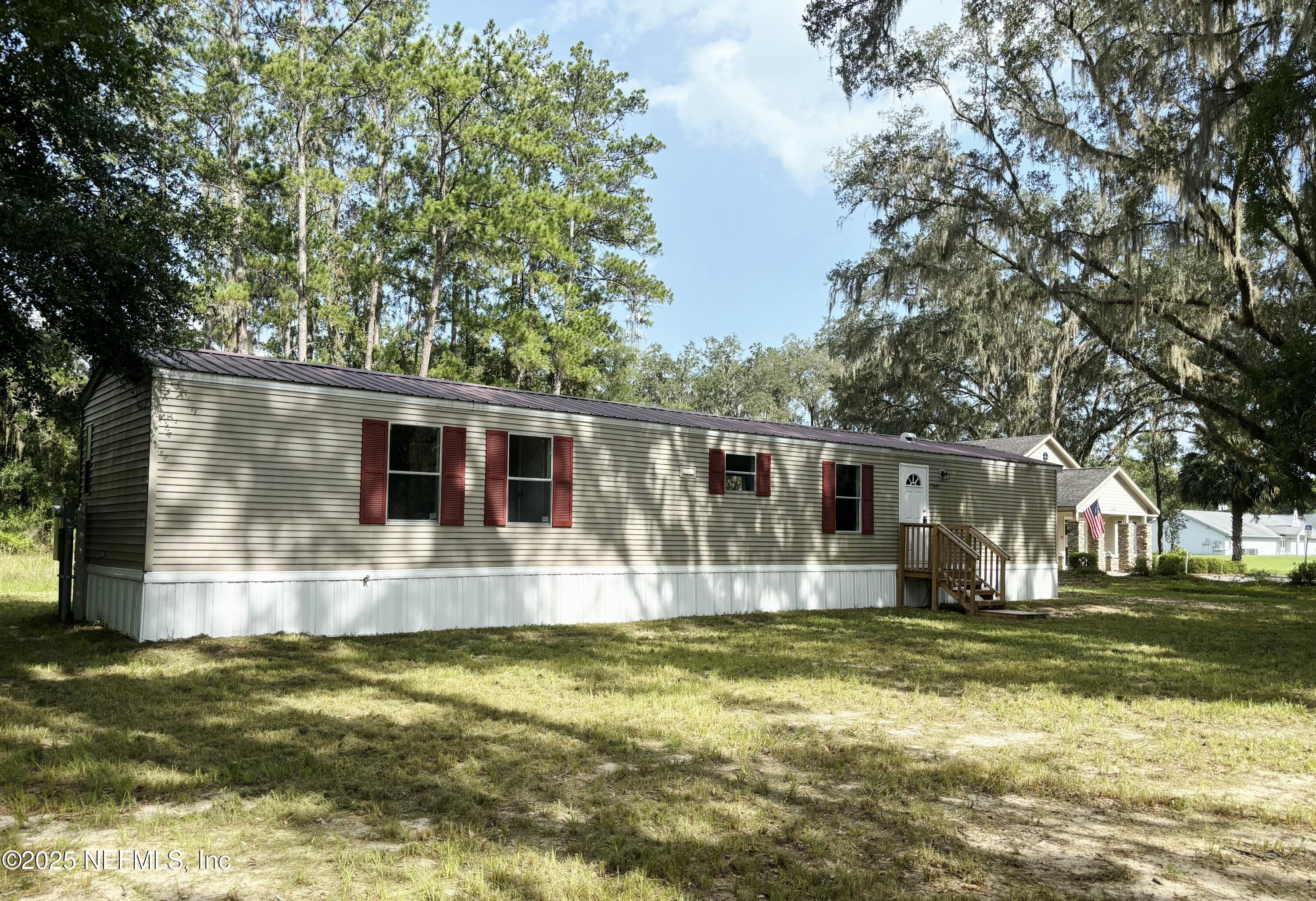 Property Photo: 15065 NE Hwy 315 FL 32134
