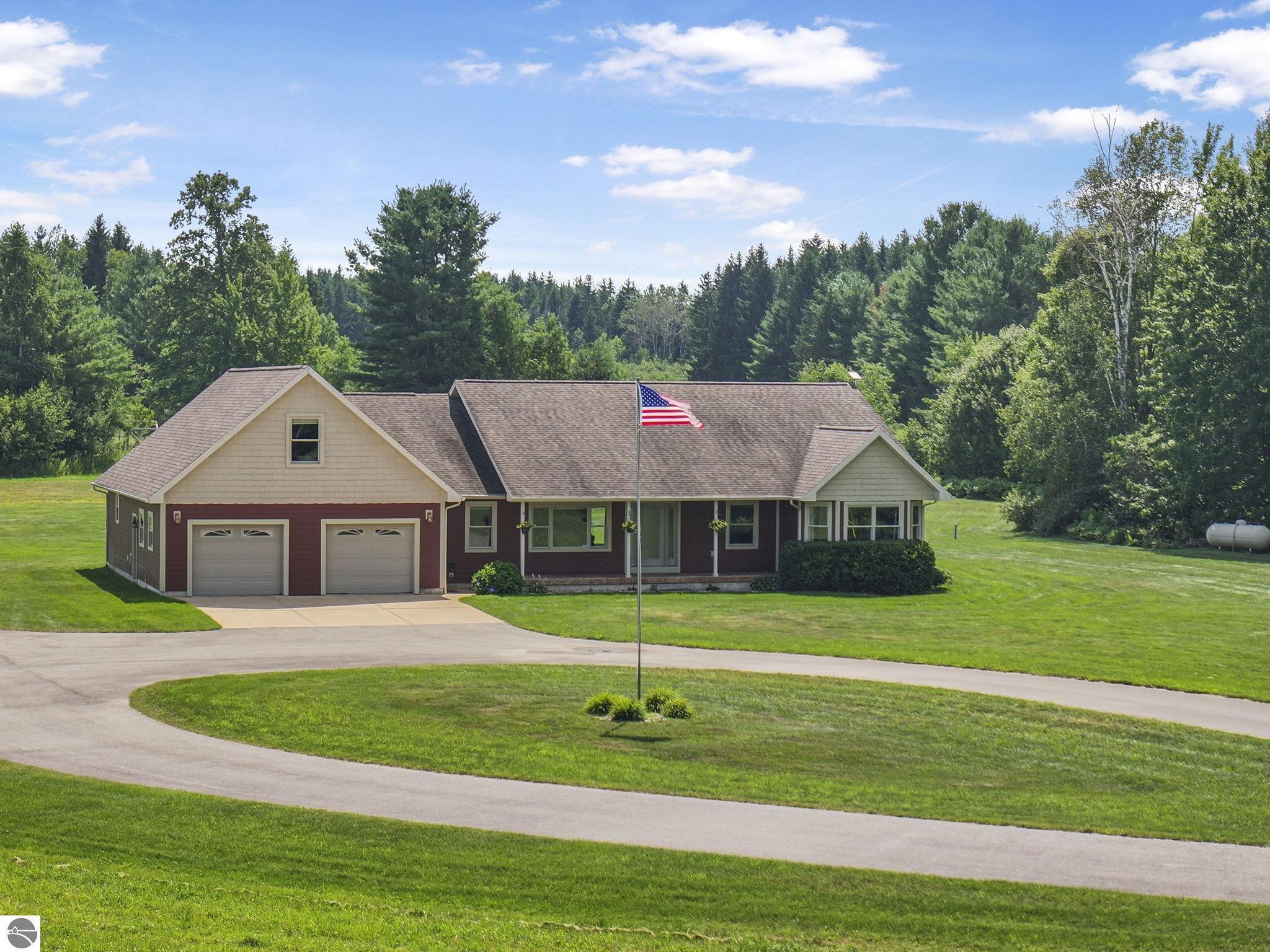 Property Photo: 4608 E 14 Road MI 49663