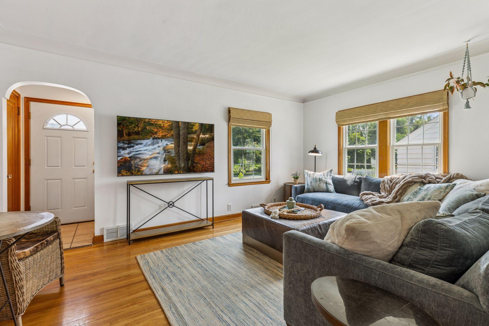Property Photo:  342 9th Avenue N  MN 55343 