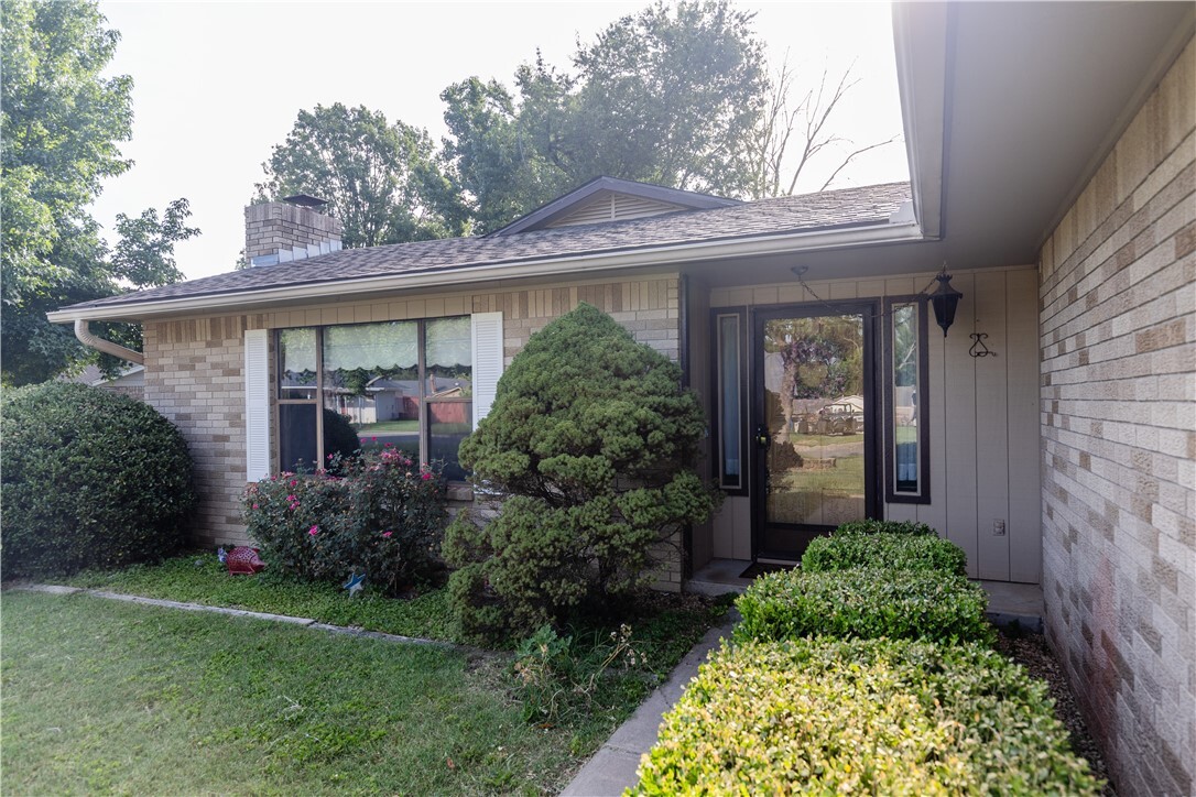 Property Photo: 2815 W Highland Drive AR 72756