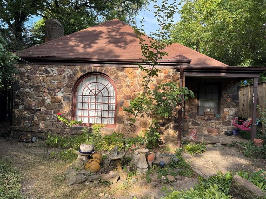 Property Photo:  618 N Wilson  AR 72701 