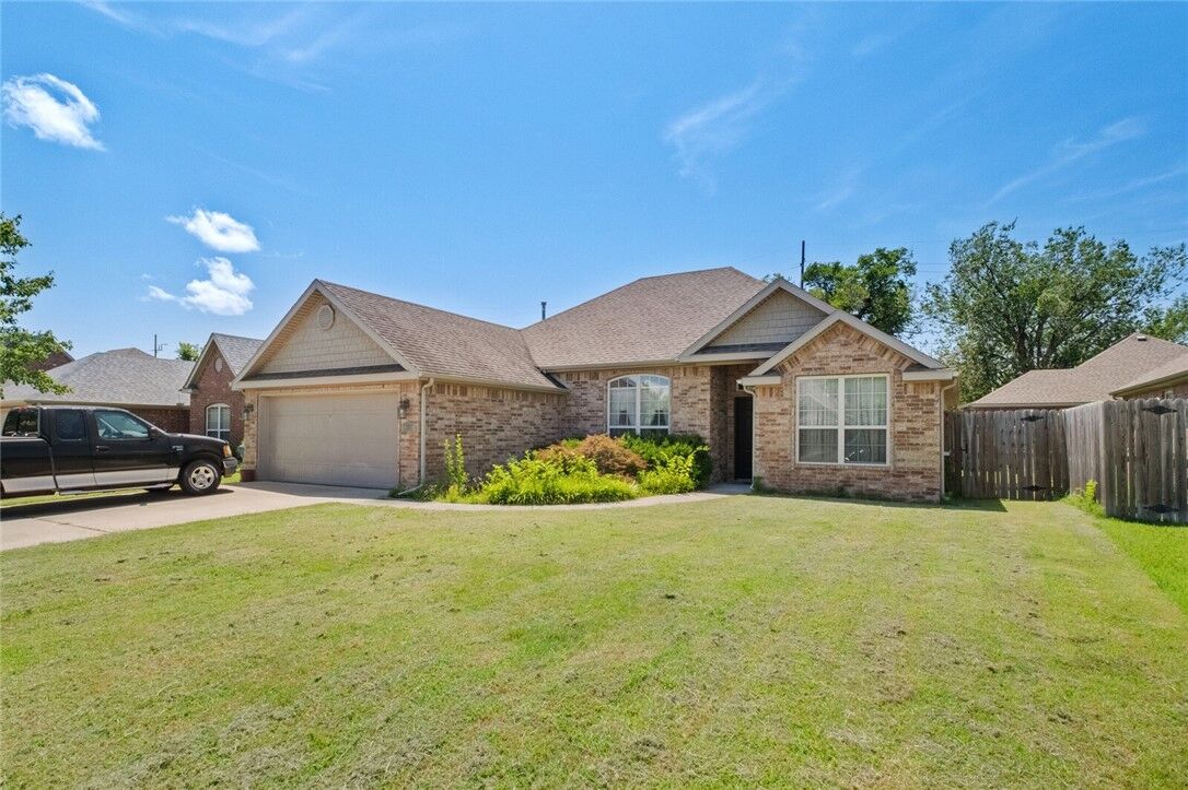 Property Photo: 1202 SW Eventide Street AR 72712