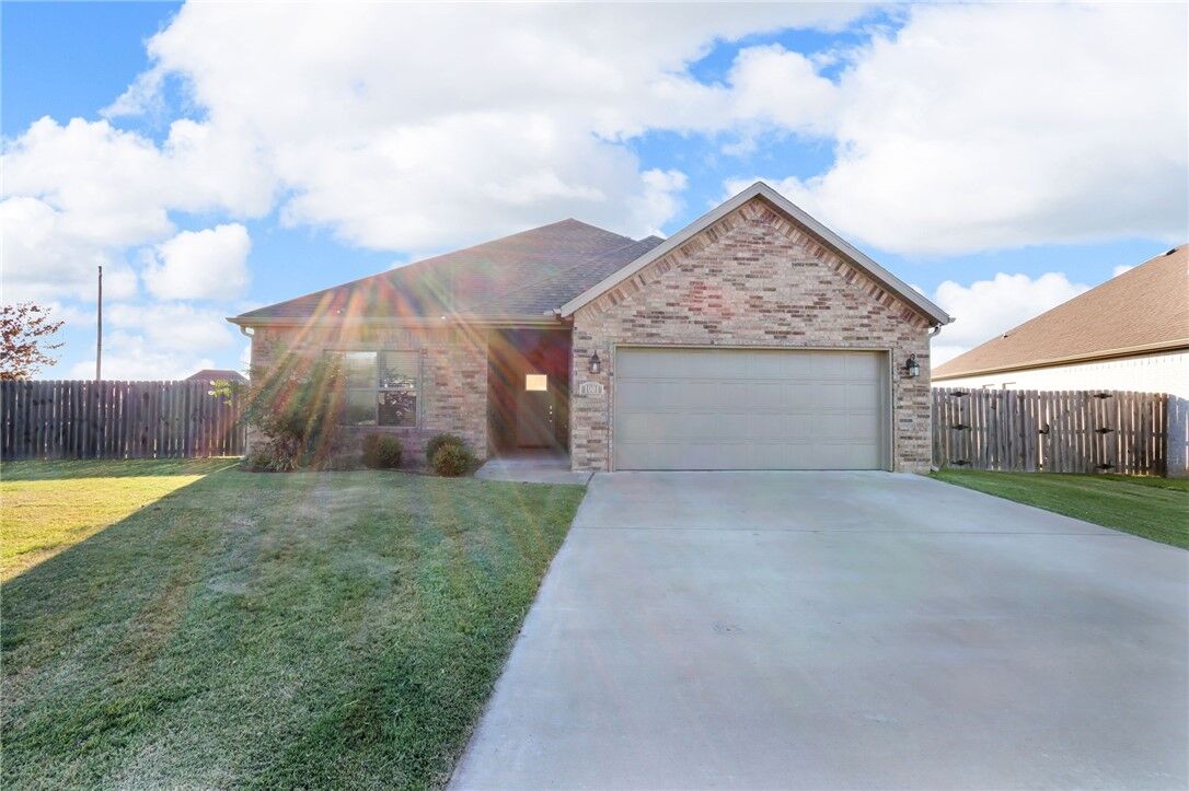 Property Photo: 1001 E Ridge View Drive AR 72761