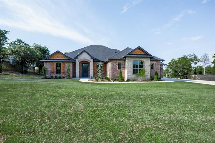 Property Photo: 8241 Buffalo Ridge OK 73007