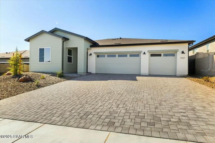 Property Photo: 7507 E Louie Lane AZ 86315