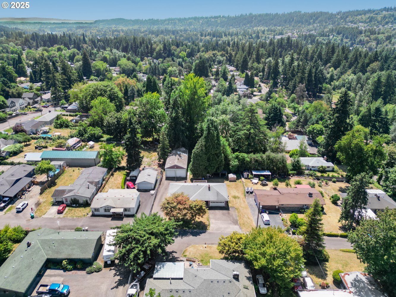 Property Photo:  1852 SE Rosebrier Ct  OR 97267 