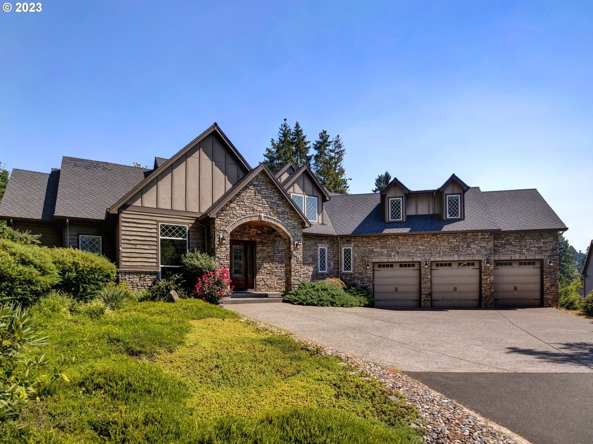 1425 SW Medwyn Ter  Portland OR 97219 photo
