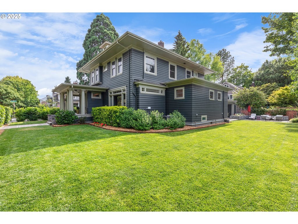 Property Photo: 3103 NE 15th Ave OR 97212