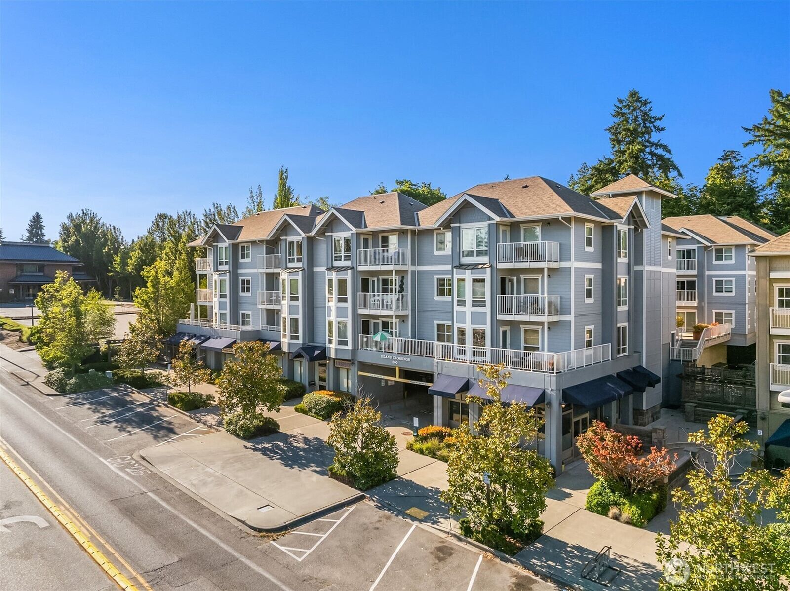 Property Photo:  300  High School Road NE 419  WA 98110 