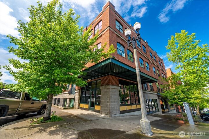 Property Photo: 1224 Harris Avenue 207 WA 98225