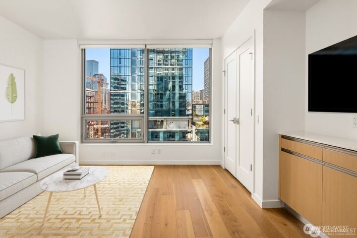 Property Photo: 1808 Minor Avenue 1403 WA 98101