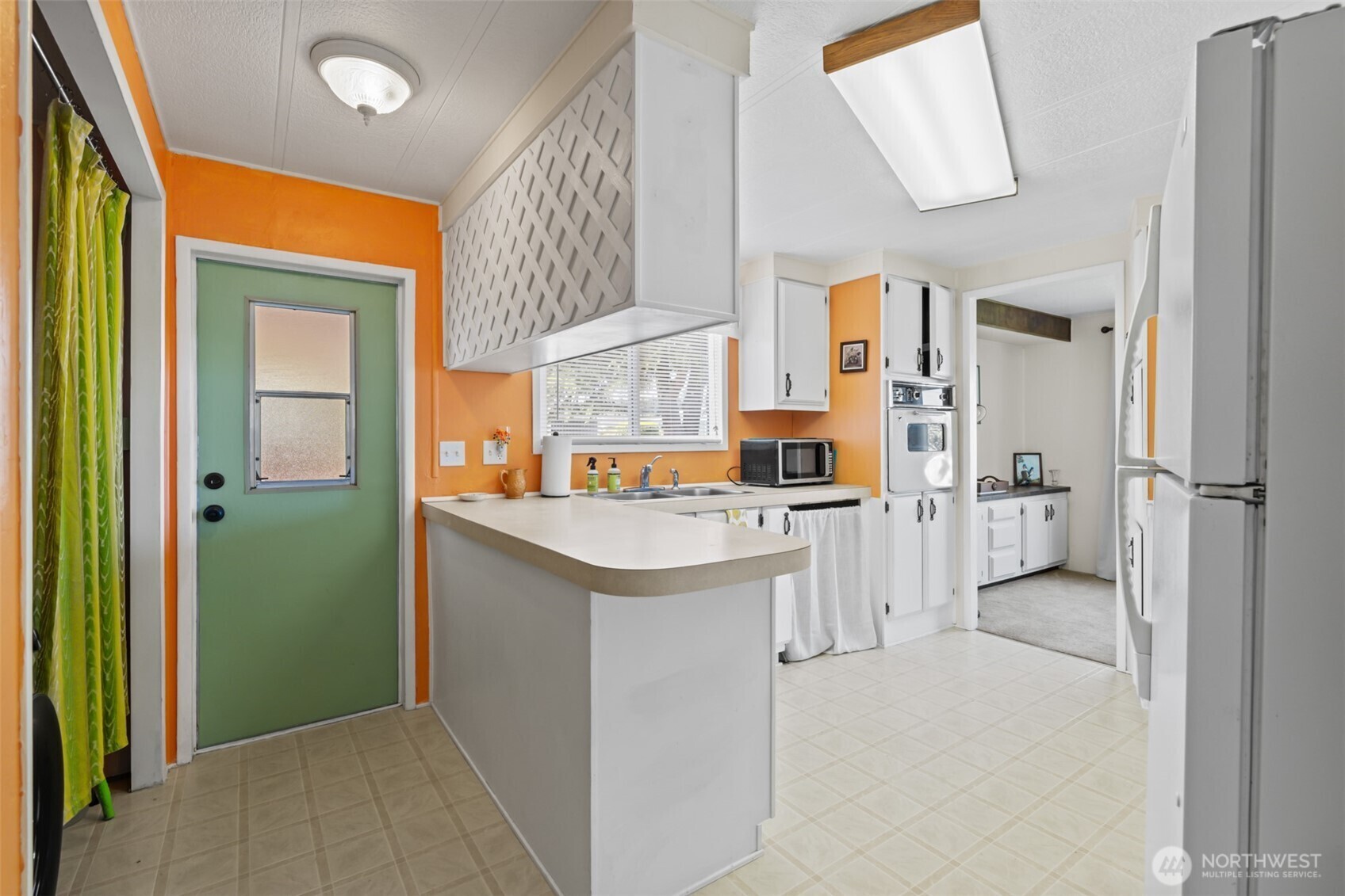 Property Photo:  921 S 3rd Street 33  WA 98382 