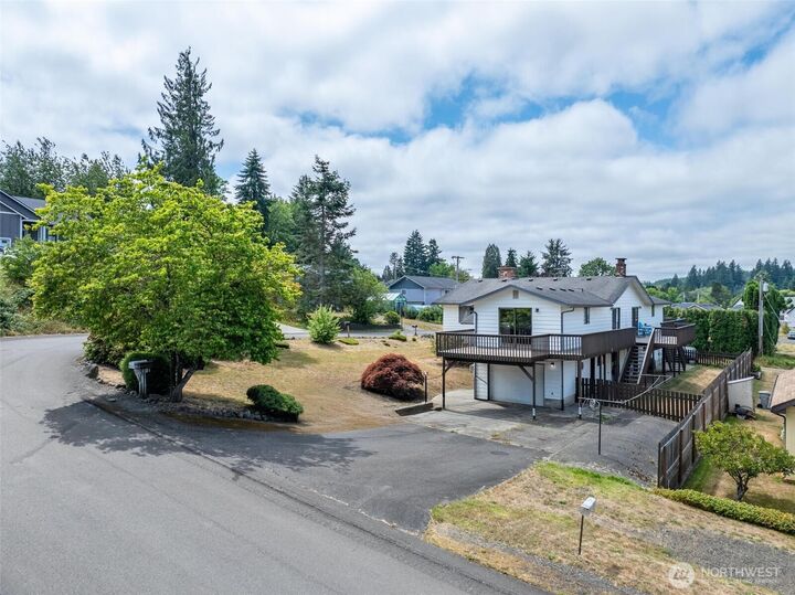 Property Photo:  220 226 E Oak Street  WA 98557 