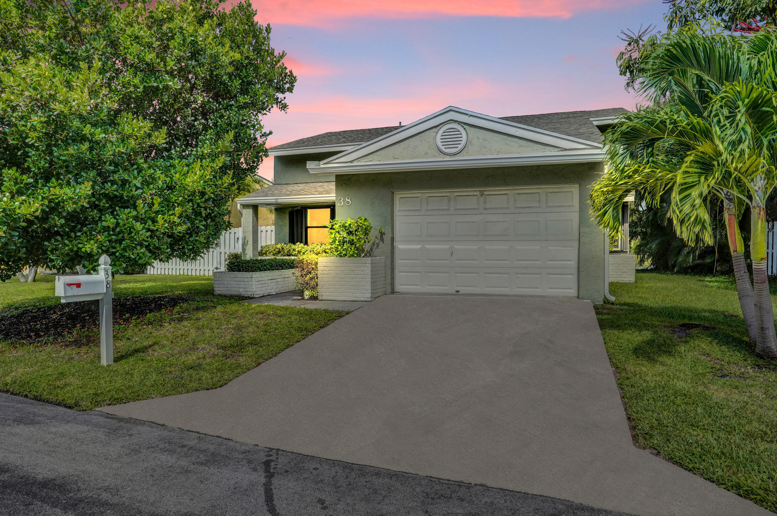 Property Photo:  38 Paxford Lane  FL 33426 
