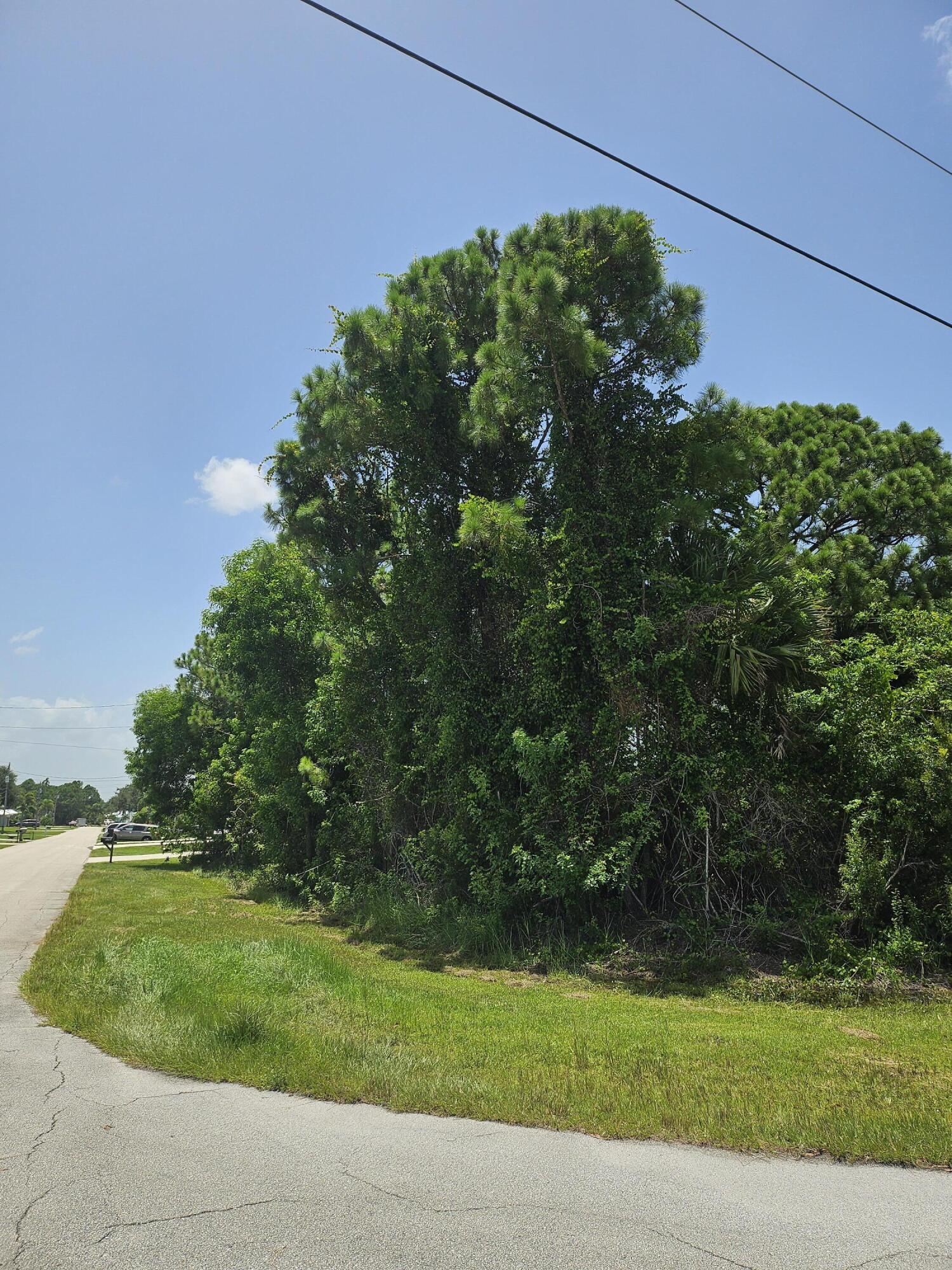 Property Photo: 5540 Kyle Court FL 34986